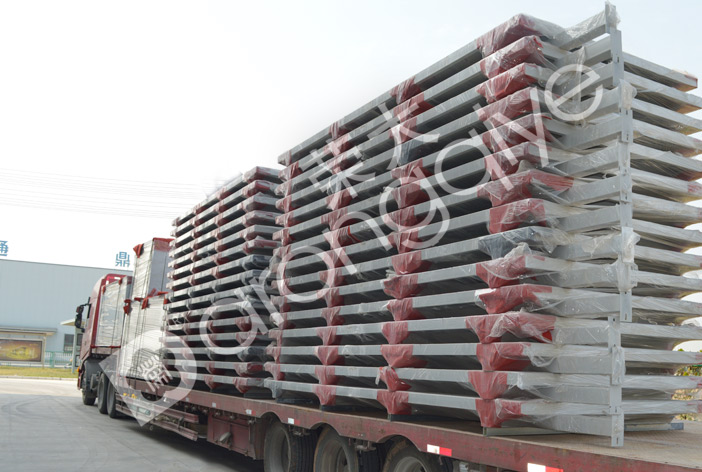 山東東營(yíng)公交候車亭裝車完成